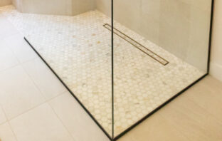 Opgrader badeværelset med et design gulvafløb.
